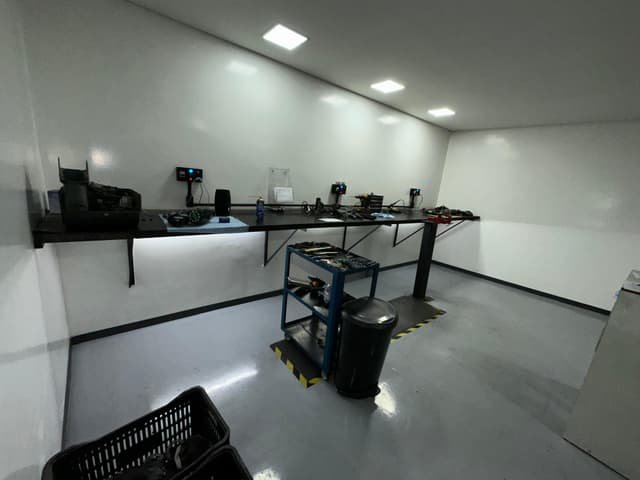 Bancada de trabalho da oficina Consertaqui